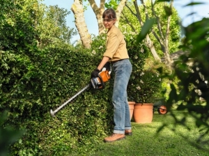 STIHL HEDGE TRIMMERS & LONG-REACH HEDGE TRIMMERS